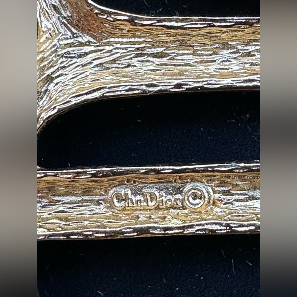 Genuine vintage CHRISTIAN DIOR intertwined logo crest brooch pin gold Authentic - Picture 6 of 14